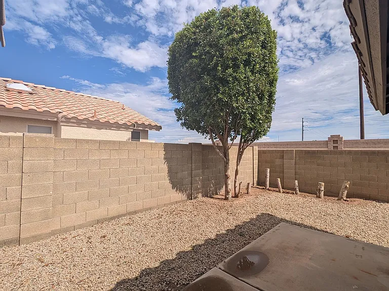 143 S Willow Creek St — Photo 29