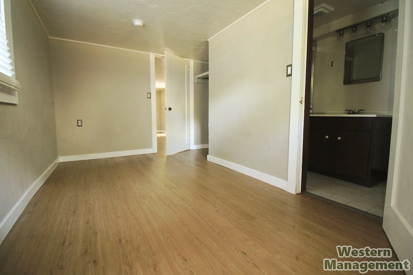 608 Clark — Photo 3
