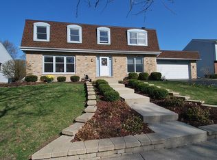 1480 Arrow Wood Ln, Downers Grove, IL 60515