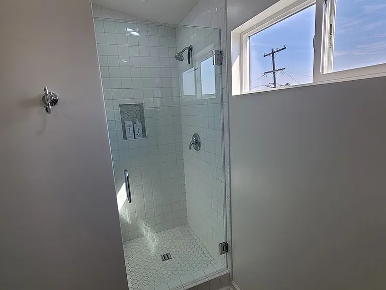 3043 Oliphant St — Photo 24