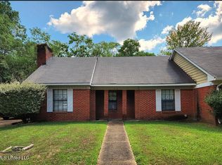9B River Oaks Pl, Jackson, MS 39211