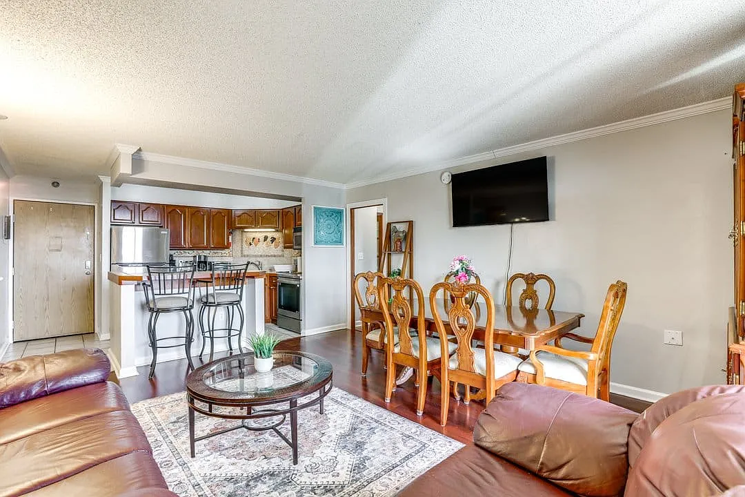 2 bed, 919 sqft, $3,000 — Photo 1