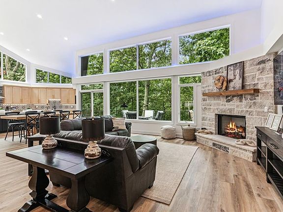 5th image of 297 Fairview Ct