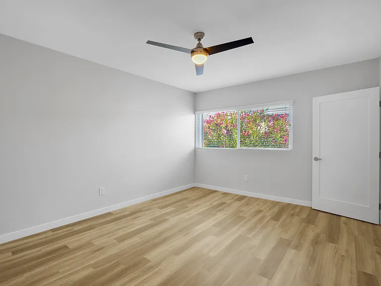 3650 Newton — Photo 22