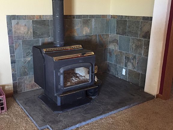 3rd image of 100 Laramie Ln