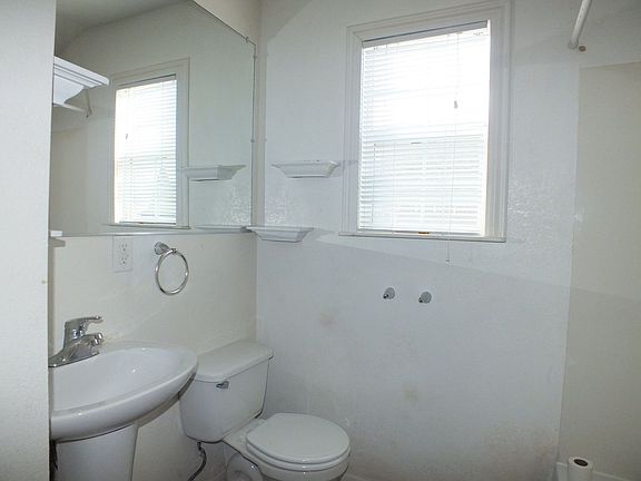 4th image of 2882 B St
