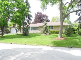 1000 W Clarendon Rd, Arlington Heights, IL 60004