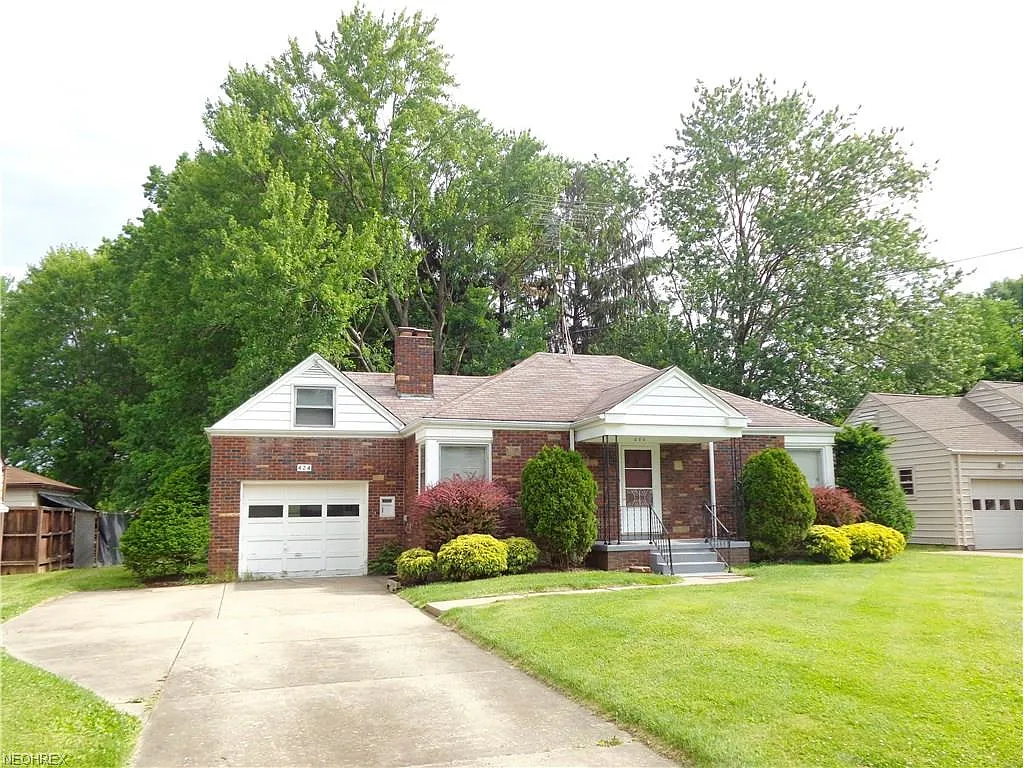 424 Tudor Ln photo 1