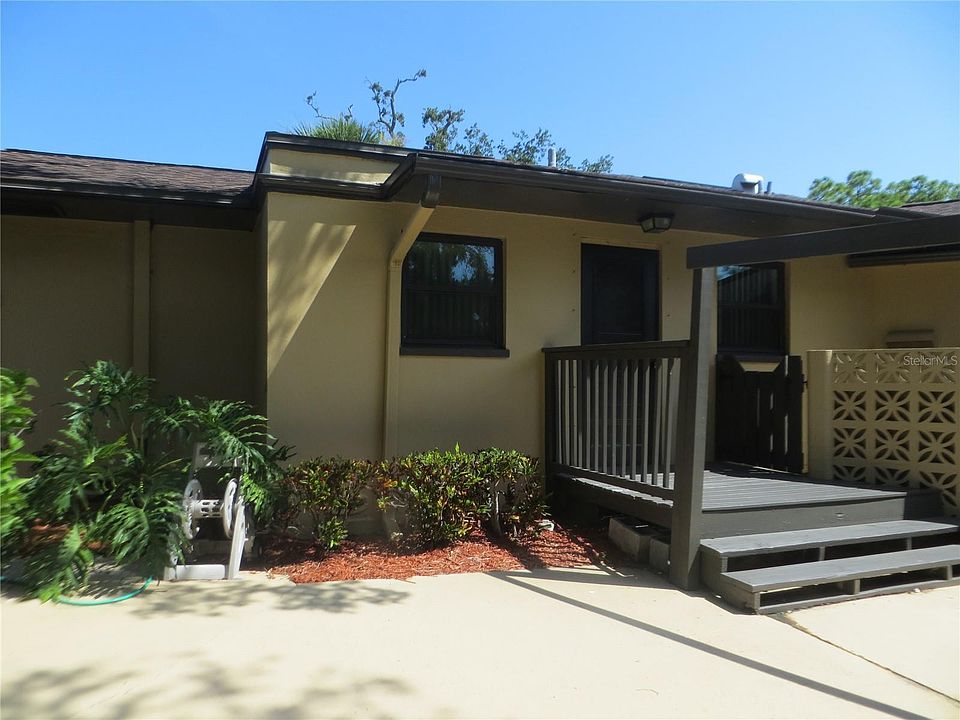 Entrance with Private Courtyard