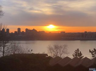 2 Horizon Rd #G12, Fort Lee, NJ 07024