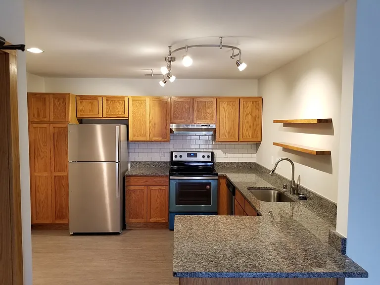 Riverwalk Apartments — Photo 21