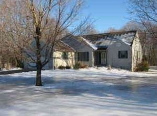 650 E St S, Suffield, CT 06078