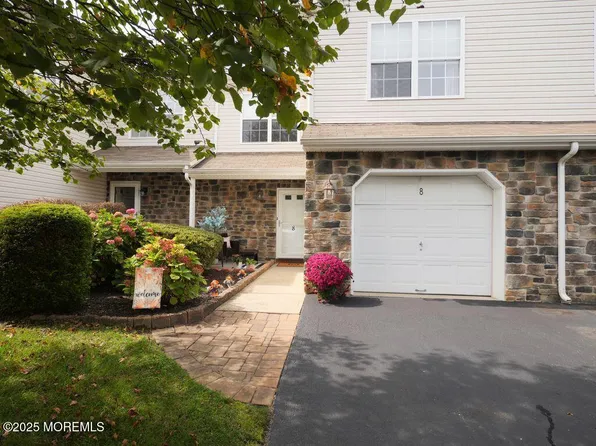 8 Hawthorne Drive, Tinton Falls, NJ 07712