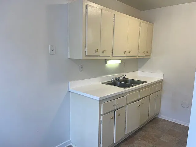 Webster Court Apartments — Photo 12