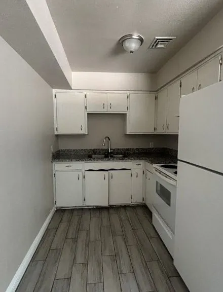 718 W Wilson Ave #103 — Photo 5