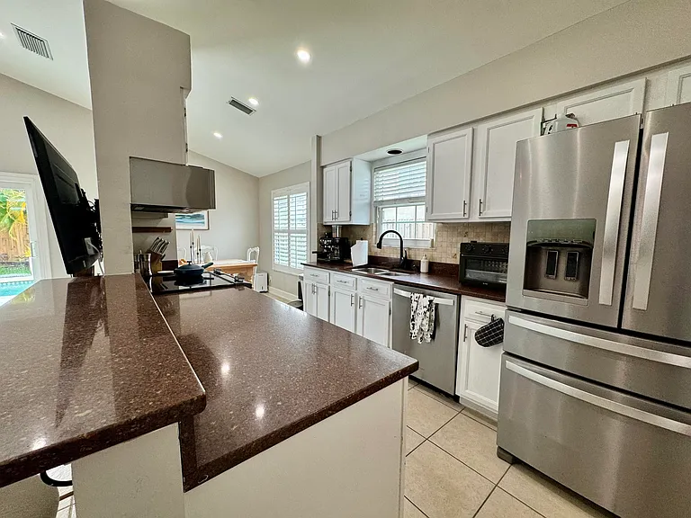 6135 Drake St — Photo 13