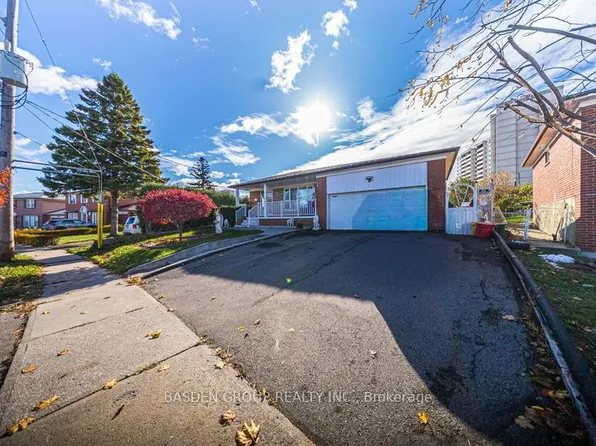 32 Forge Dr, Toronto, ON M3N 2R3