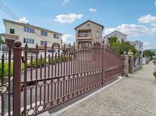 13 Saint Charles St, Newark, NJ 07105
