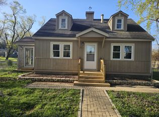 9 Arlington Rd, Fox Lake, IL 60020