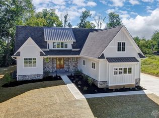 3611 River Birch Dr, Bellbrook, OH 45305