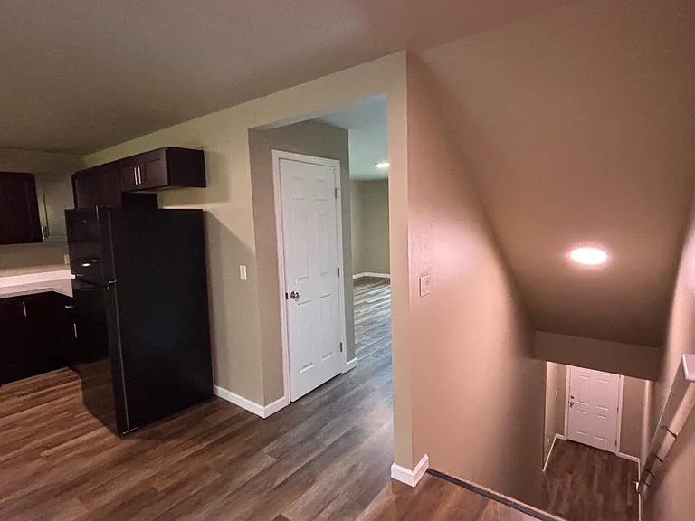 633 Hansen St SE #A — Photo 8