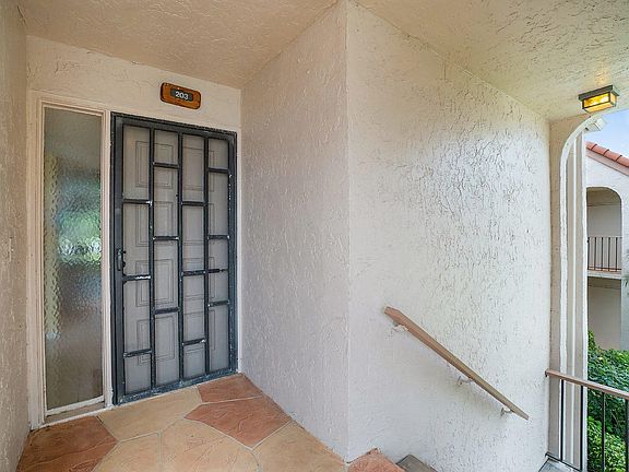 006-5575FairwayParkDr-BoyntonBeach-FL-sm