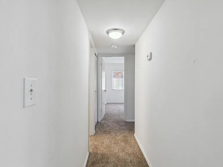 Fairway Club Apartments — Photo 51
