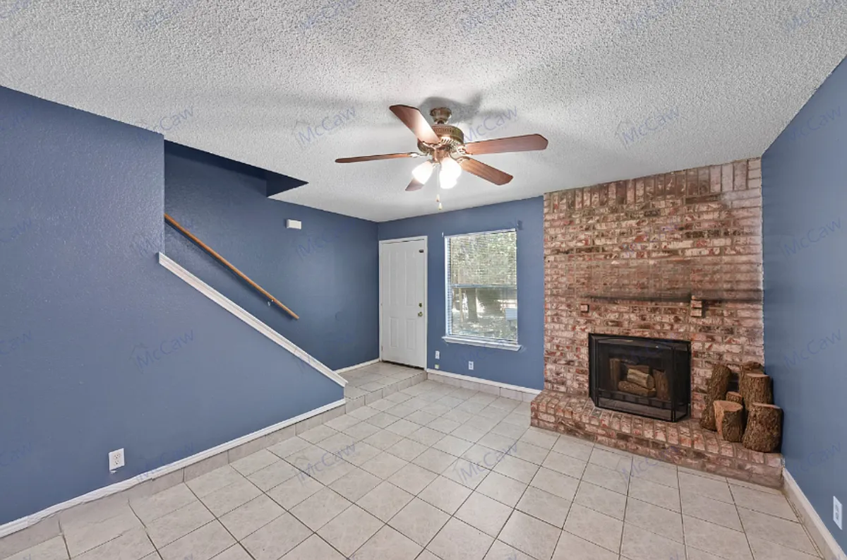 Building Photo - 800 Bluebonnet Dr #D