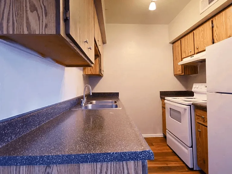 Gilbert Square Apartments — Photo 8