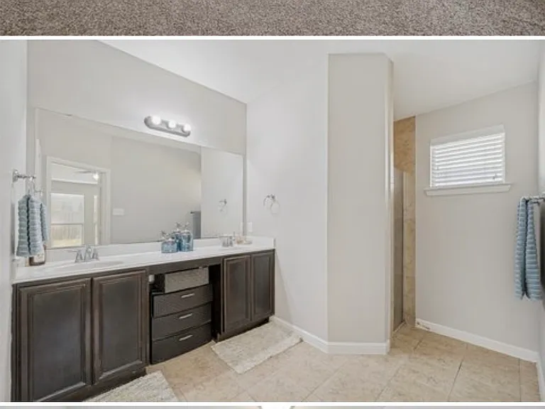 1701 Sparrow Ln — Photo 2