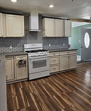 4th image of 35 Tuck Cir