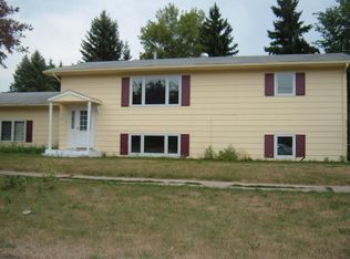 425 32nd Ave S, Grand Forks, ND 58201