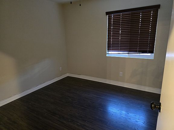 4th image of 927 Stratford Way