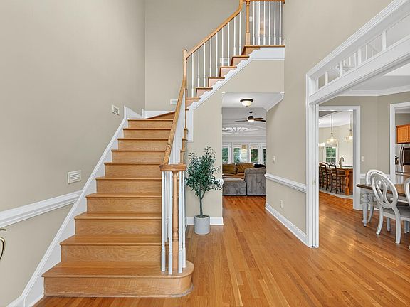 3rd image of 2811 Lindenshire Dr