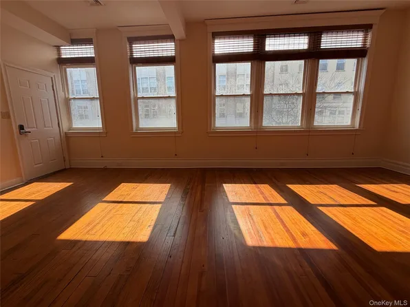 337 Main St APT 2F, Poughkeepsie, NY 12601