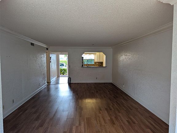 5th image of 9561 Sunrise Lakes Boulevard #109