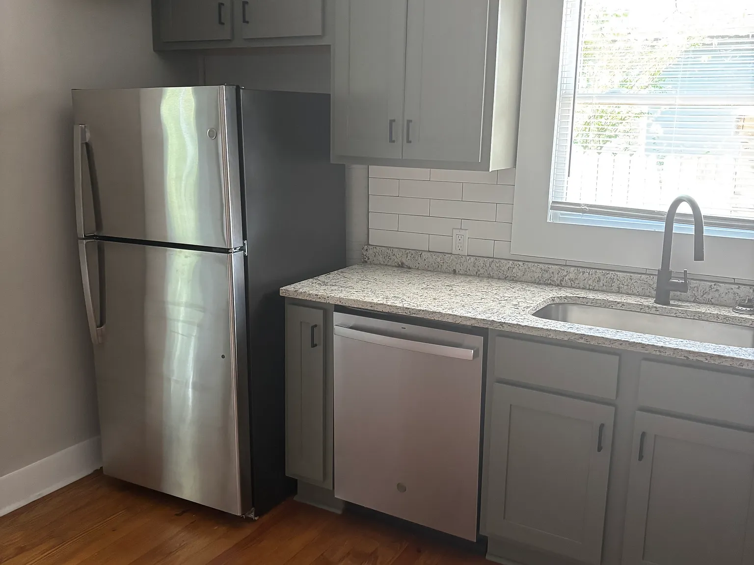 2 bed, 1.5 bath, 1250 sqft, $1,600 — Photo 2