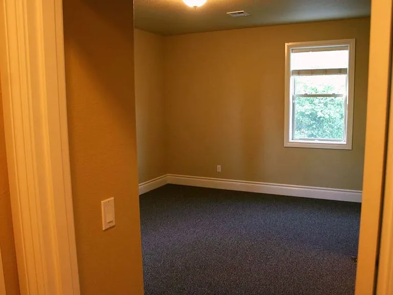 1961 NW Joy Lyn Pl — Photo 3