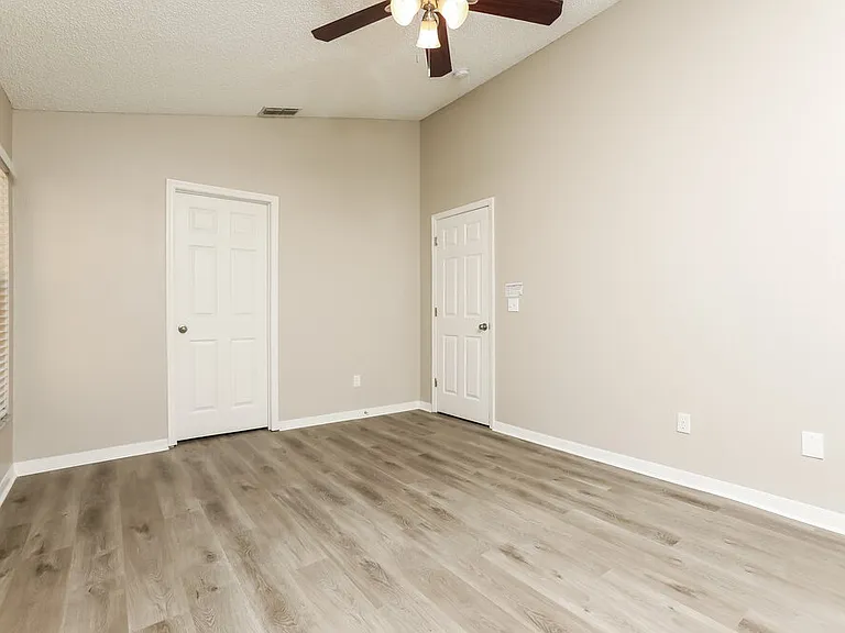 130 Kinney Ct — Photo 9