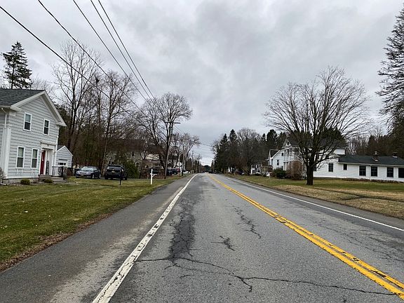 4th image of 977 Main St