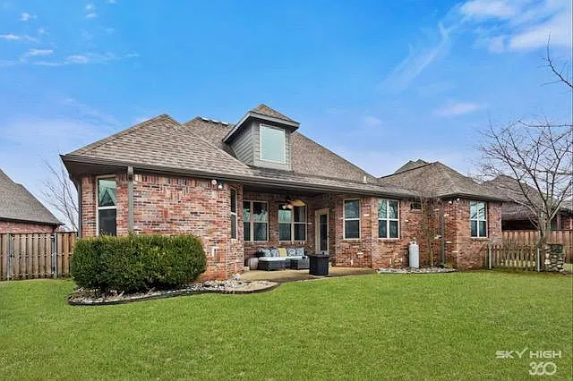 4 bed, 2726 sqft, $2,900 — Photo 2