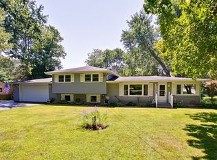 411 Oak Crest Rd, Cary, IL 60013