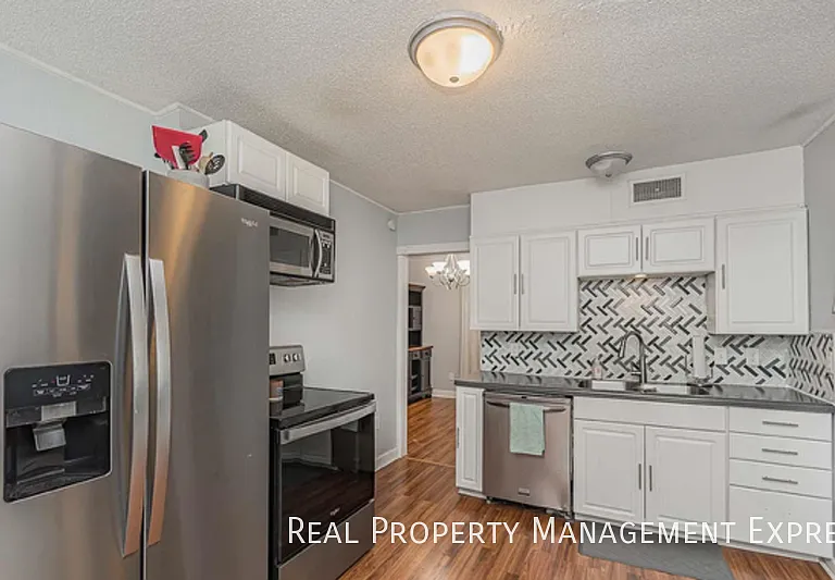 807 W 13th St — Photo 1