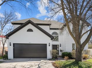 911 Oxford Rd, Deerfield, IL 60015