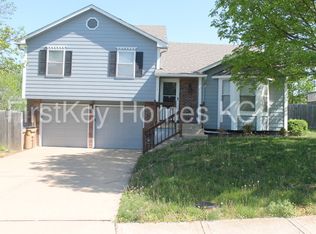 210 W Laredo Trl, Raymore, MO 64083