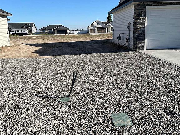 3rd image of 1044 Vista Ave