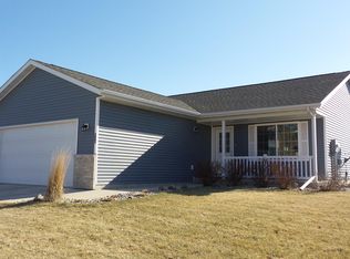 903 Deer Ln, Brookings, SD 57006