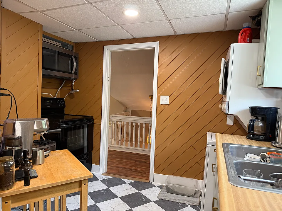 includes microwave - double sink - in-unit washer/ dryer