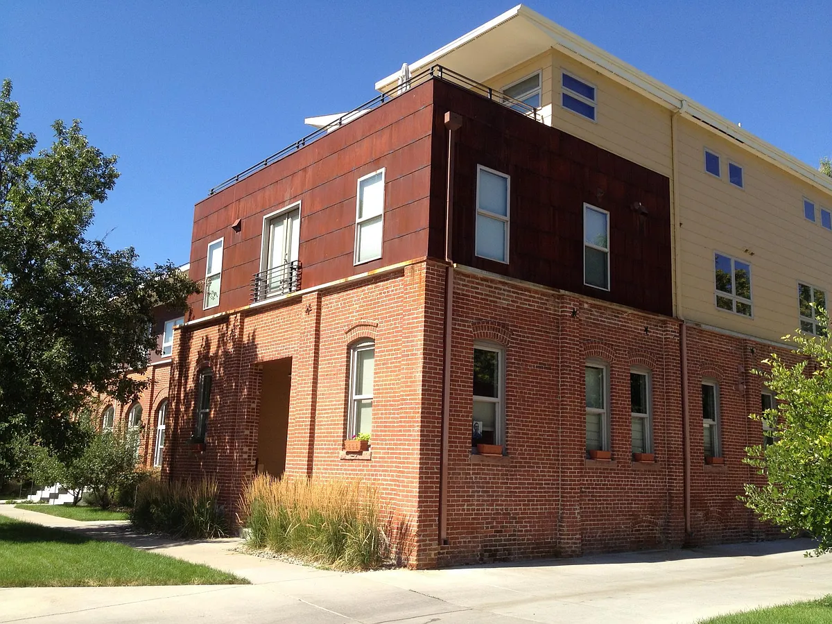Building Photo - 2501 Grove St #201