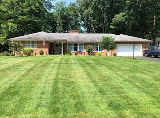 609 Treetop Ln, Hermitage, PA 16148